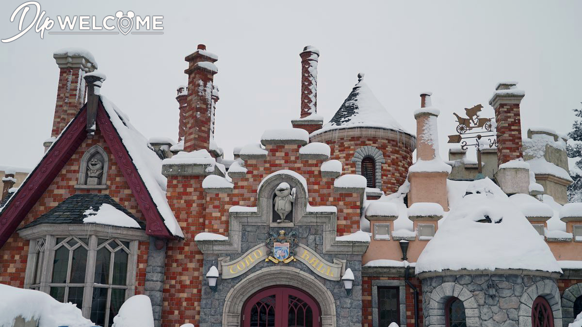 , Disneyland Paris Under a Magical Blanket of Snow