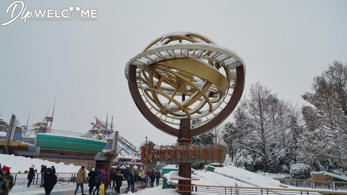 , Disneyland Paris Under a Magical Blanket of Snow