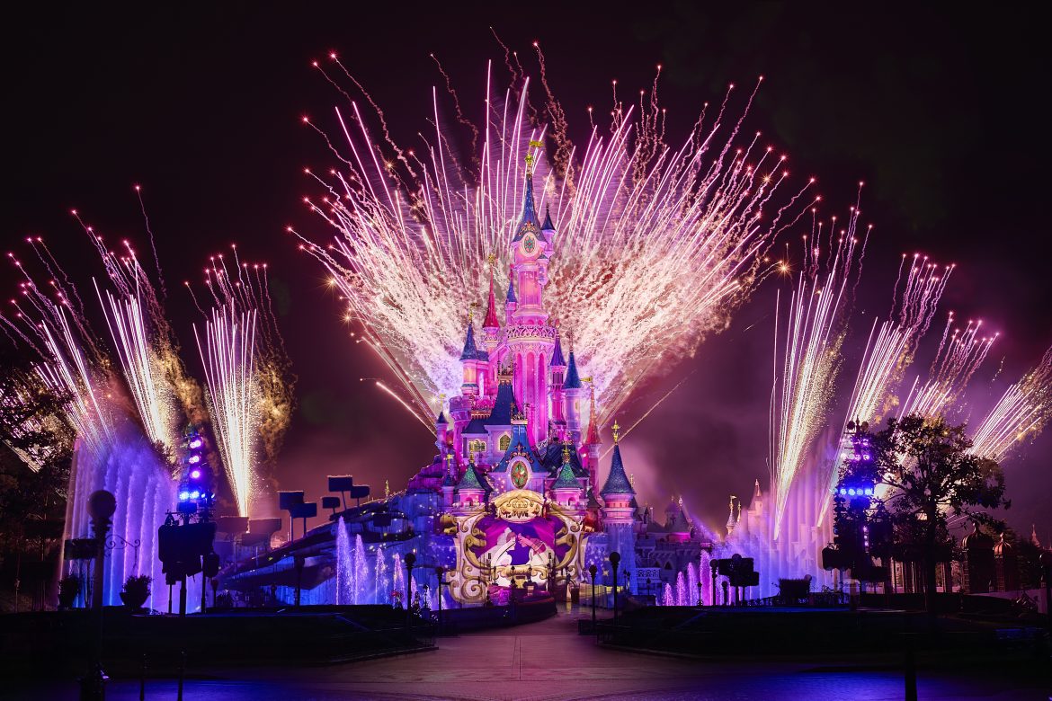 Disney Tales of Magic : A Stunning New Nighttime Spectacular !