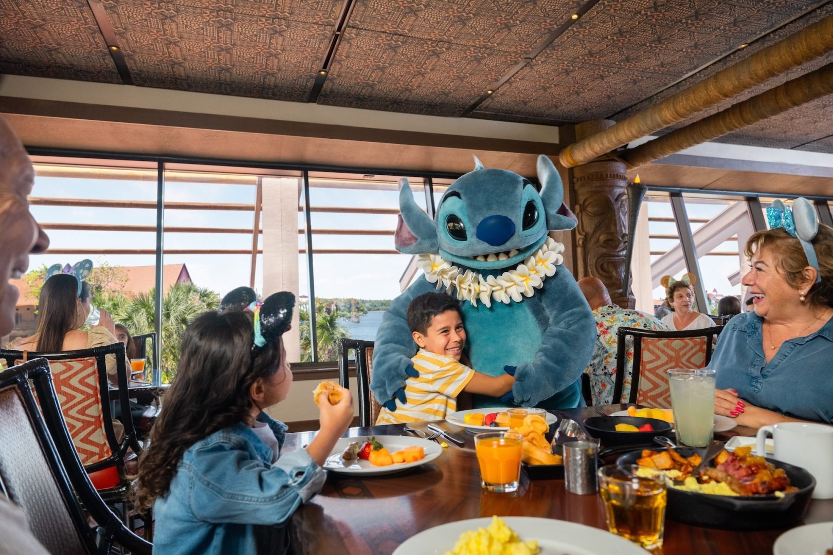 Walt Disney World Dining Plan Stitch and Family