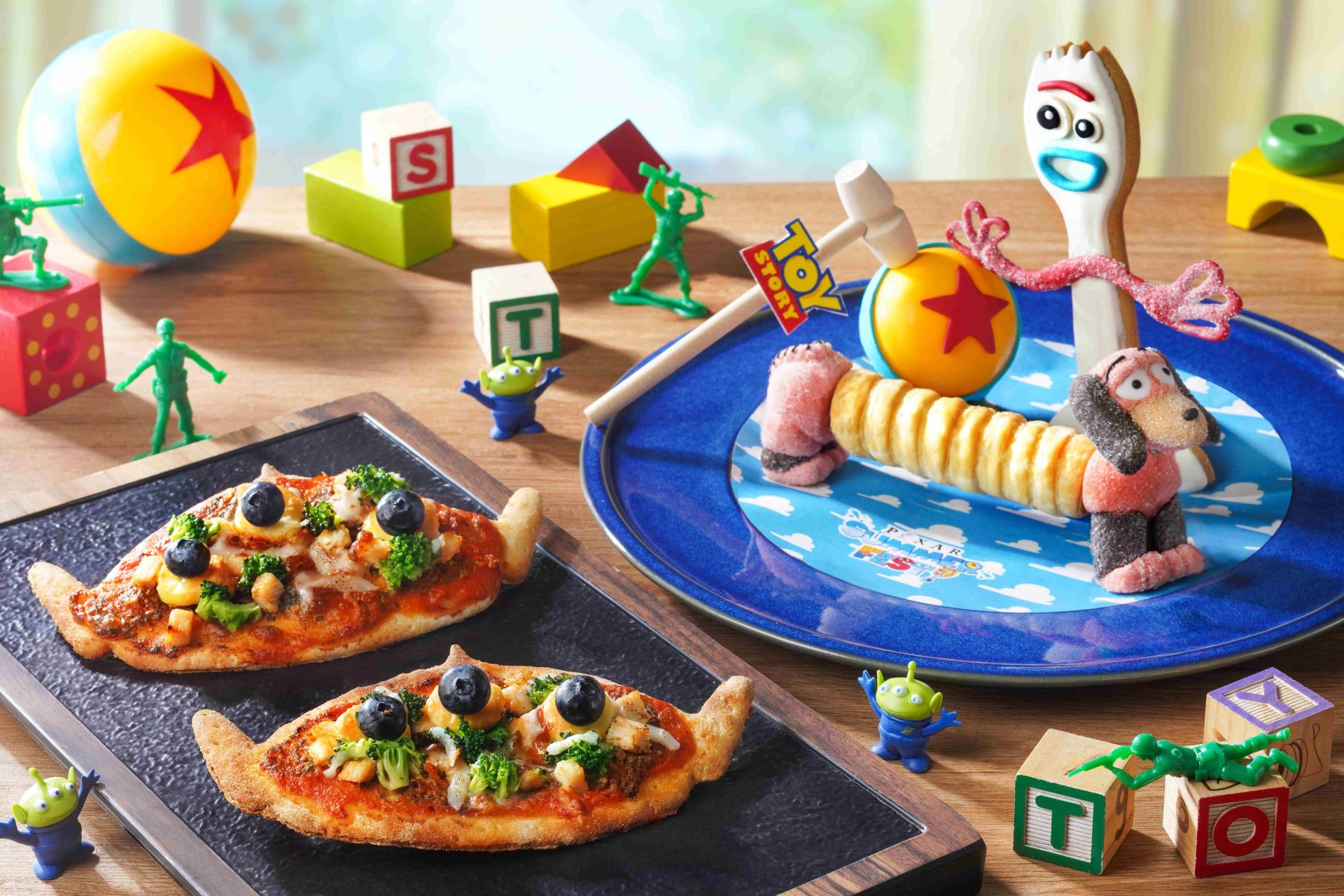 Pixar Dine and Play Party Toy Story 5