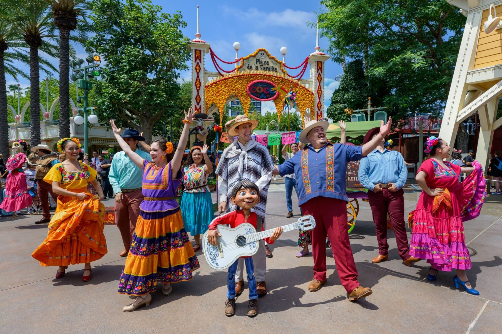 Plaza de la Familia - California Adventure 2026