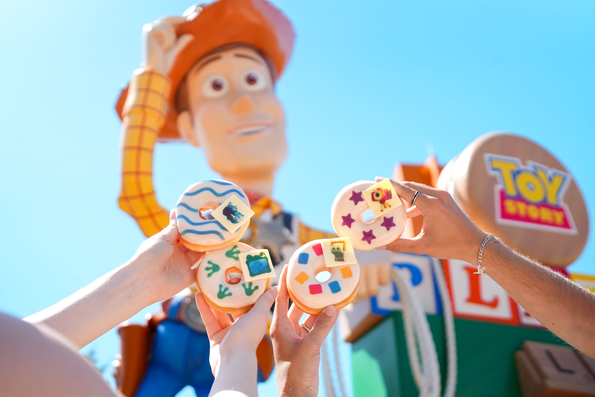 Searchlight Kiosk Toy Story Donuts