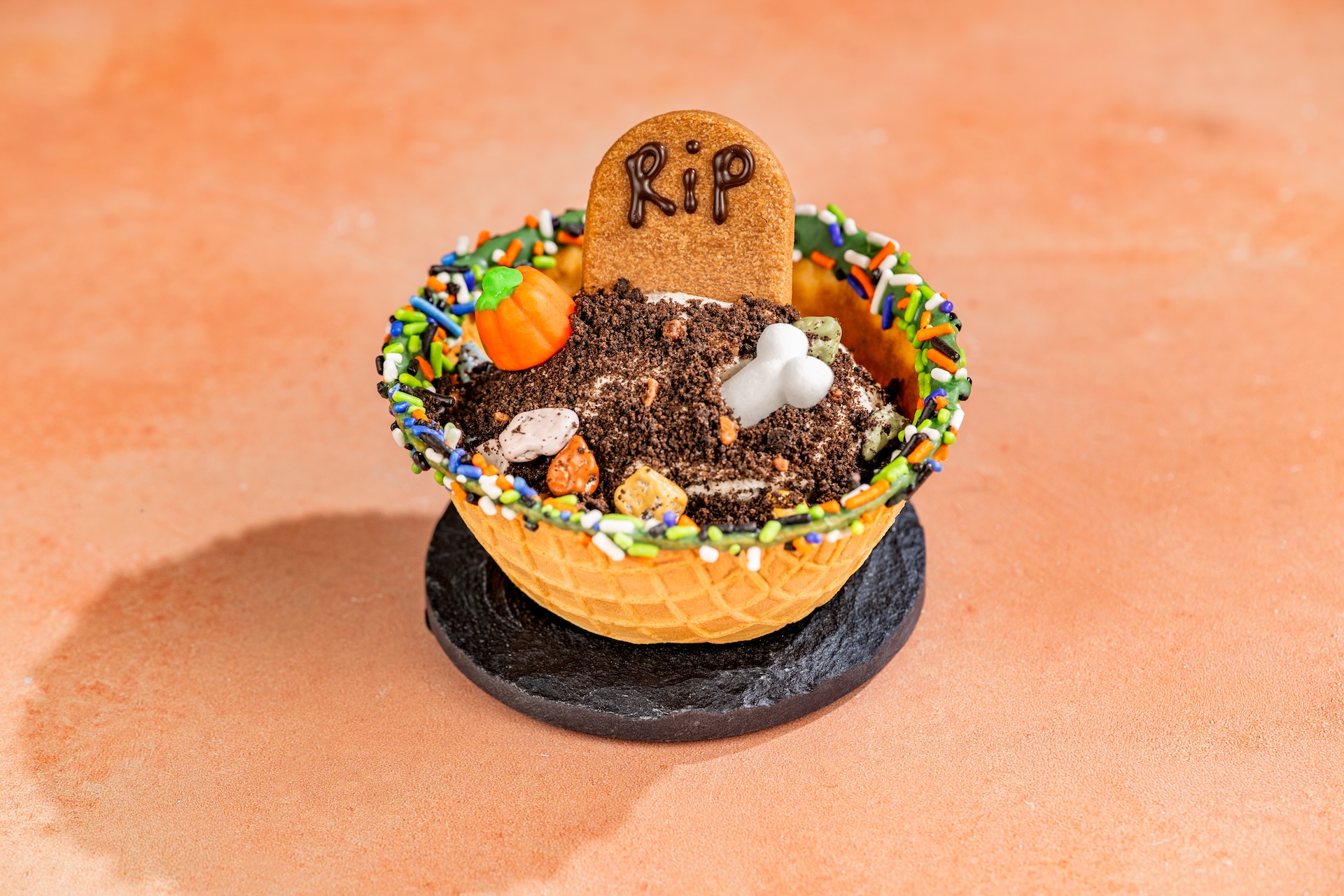 Boneyard Cookies and Scream Sundae: Cookies ‘n cream ice cream, chocolate popping crumbs, chocolate cookie, sugar bone, pumpkin candy, and Halloween sprinkles served in a waffle bowl (New)